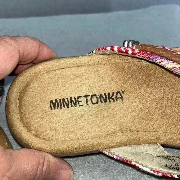Minnetonka Silverthorne 360 Thong Sandals Aztec Southwest Boho Western - Picture 8 of 11